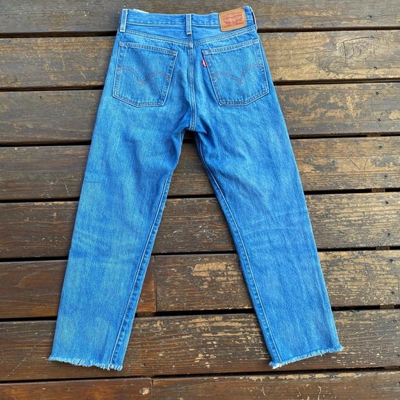Levi’s wedgie straight cut off raw hem jeans - Picture 4 of 5